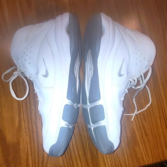Mens size 11 Nike air team trust basketball shoes. - Picture 9 of 9